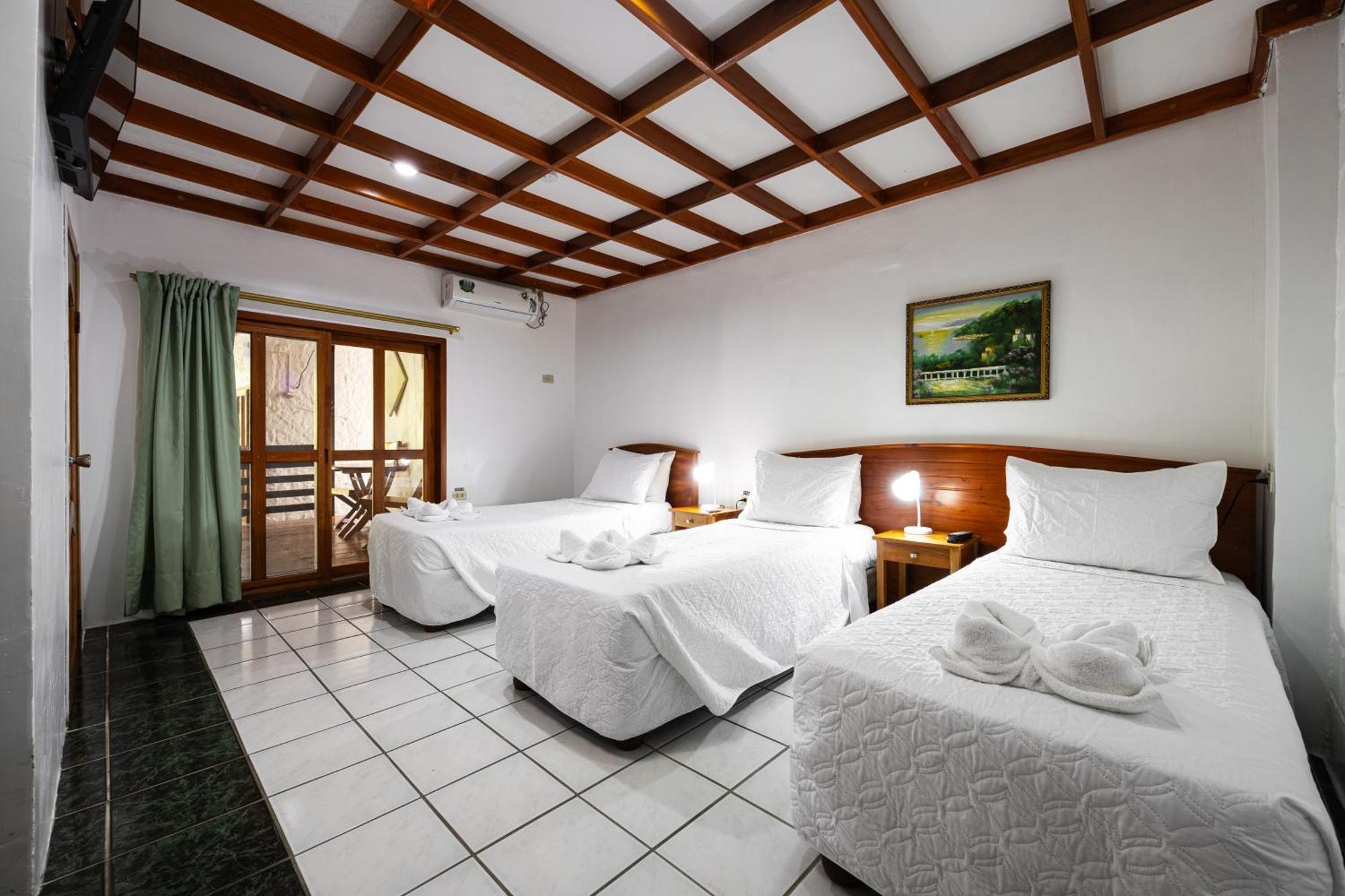 La Peregrina Galapagos B&B ปูแอร์โตอาโยรา ภายนอก รูปภาพ